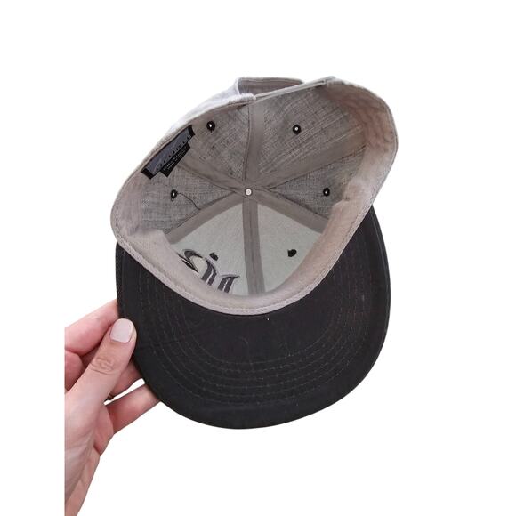 Uluru Breckenridge, CO hat with flat brim. Silver& Gray Adjustable snapback - Picture 3 of 6